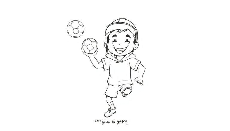 Menino sorrindo em um color panel jogando handebol, com uma bola na mão e outra no ar, usando capacete e moletom com capuz.