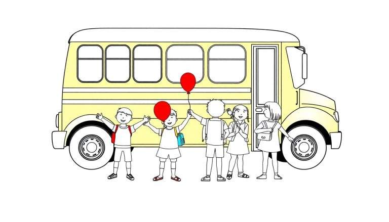 Cinco crianças animadas esperando um ônibus escolar amarelo com um color panel.